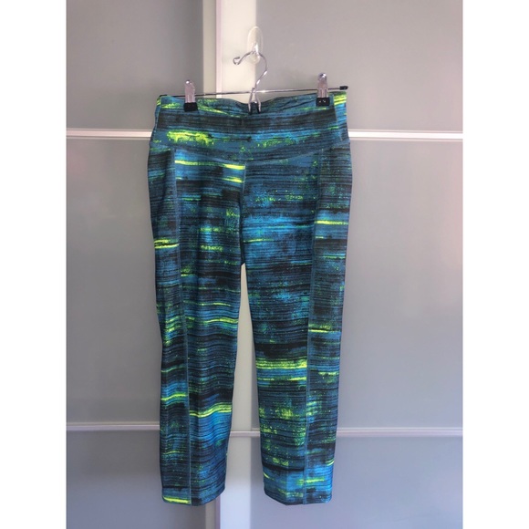 Old Navy Active Cropped Leggings - Picture 2 of 8